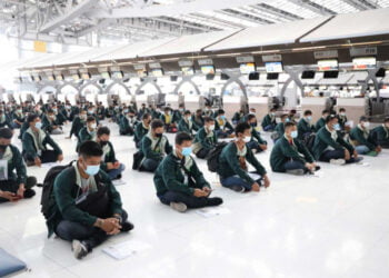 Thai workers leave for jobs in Israel