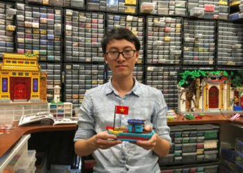 Lego collector recreates Vietnam street scenes in miniature
