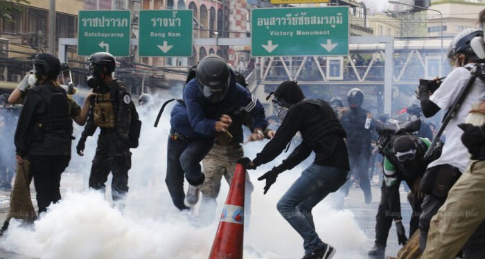 Police crack down on protesters
