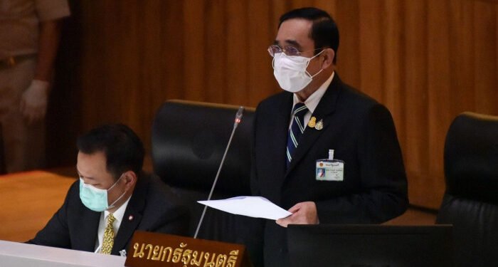 Prayut, ministers survive no-confidence vote
