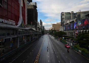 Thailand fears “tens of thousands” of new COVID-19 cases, weighs curbs – Asia and Pacific
