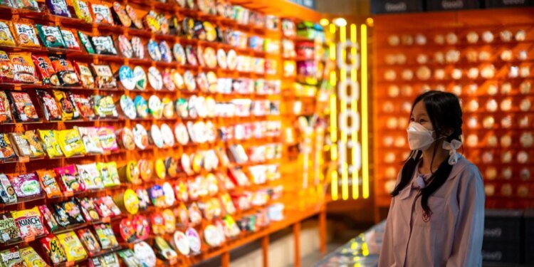 Instant Noodle Store Is Popular among Young Thais