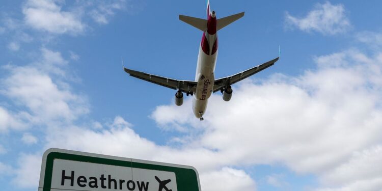 Heathrow Airport: Where to park, cheapest parking and how much it costs