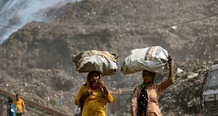 South Asia wilts in heat as Delhi rubbish dump burns