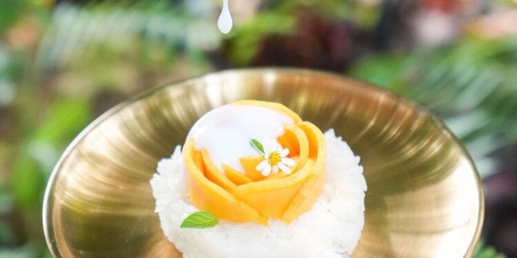 Where to find mango sticky rice in Bangkok, the dessert of the season
