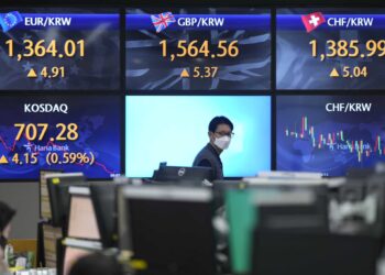 Asian shares mixed as recession worries temper Wall St gains