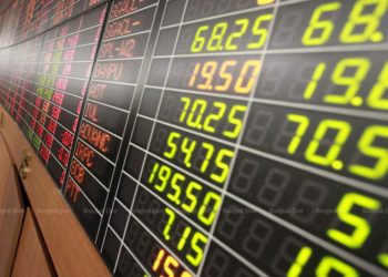 Political waiting game dominates agenda